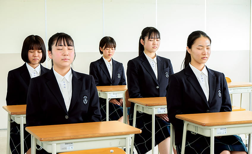 渡邉華蓮の高校は福島県の桜の聖母学院高校！制服と塾のHPで特定！
